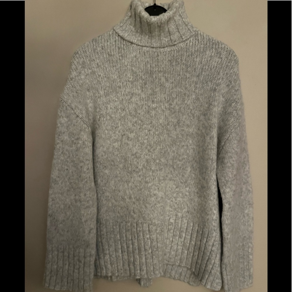 H&M sweater - Picture 2 of 3